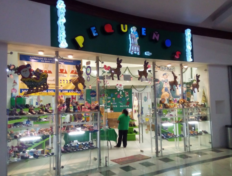 Foto de Zapatería Pequeños