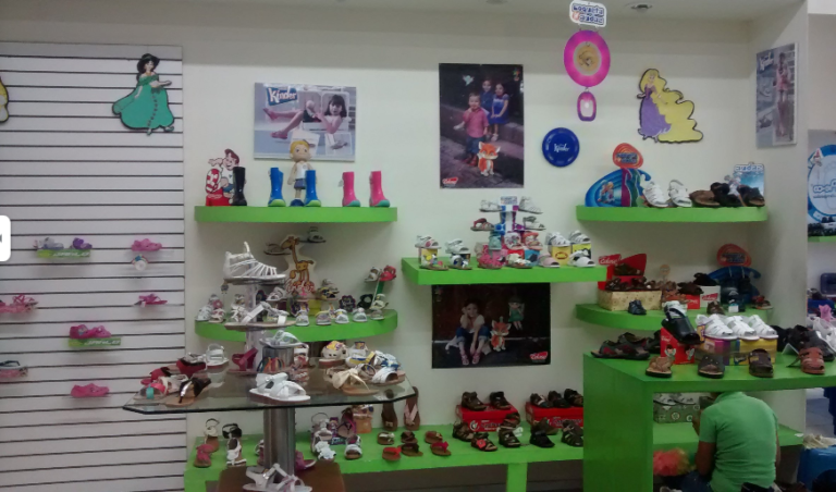 Foto de Zapatería Pequeños