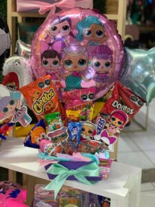 Arreglo de dulces y globo