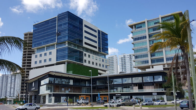 Foto de Dr. Alejandro Montalvo Hermida