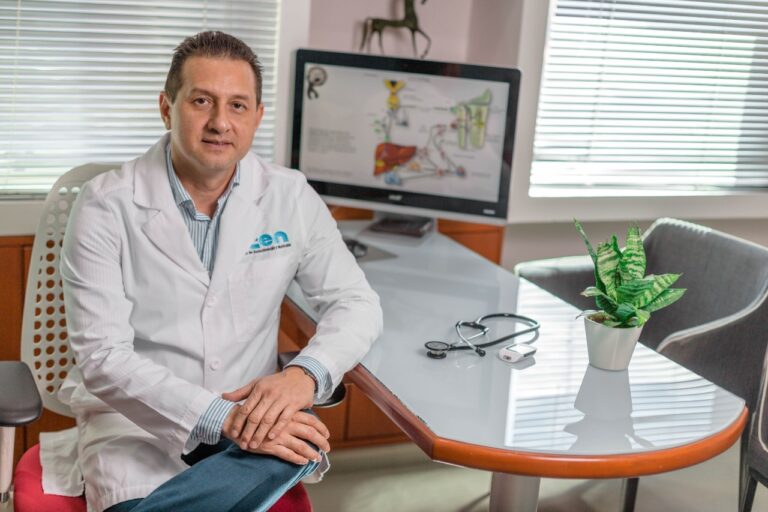 Foto de Dr. Raúl Rivero Escalante