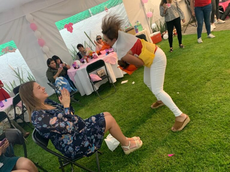Dinámica de animación en jardín en un baby shower, Animadoras para Baby Shower by Highevents CDMX