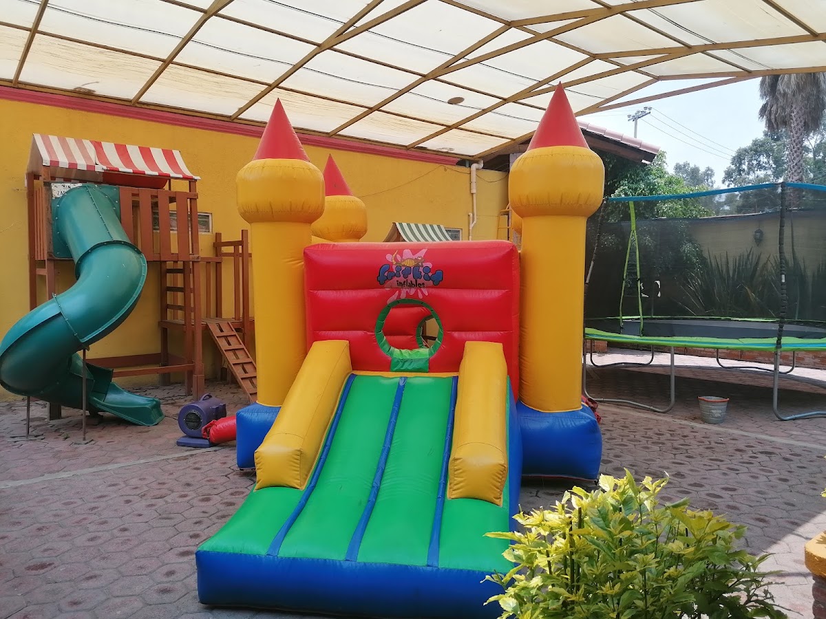 Inflable y juegos en el patio en Salón de fiestas marginata, Ixtapaluca