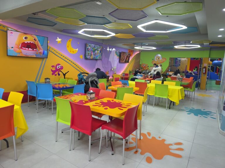Foto de Pekes Fun and Food