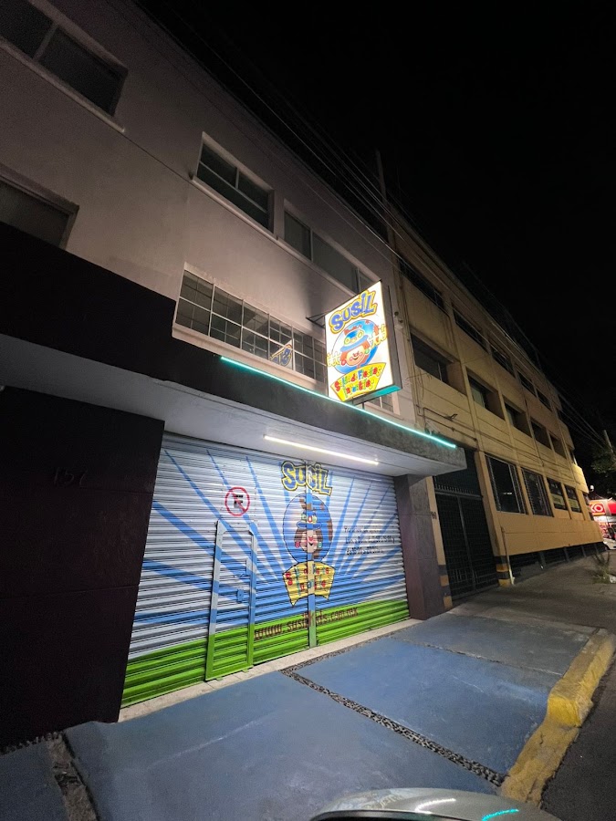 Fachada y área de fiestas en Susil Salón de Fiestas Infantiles, Azcapotzalco