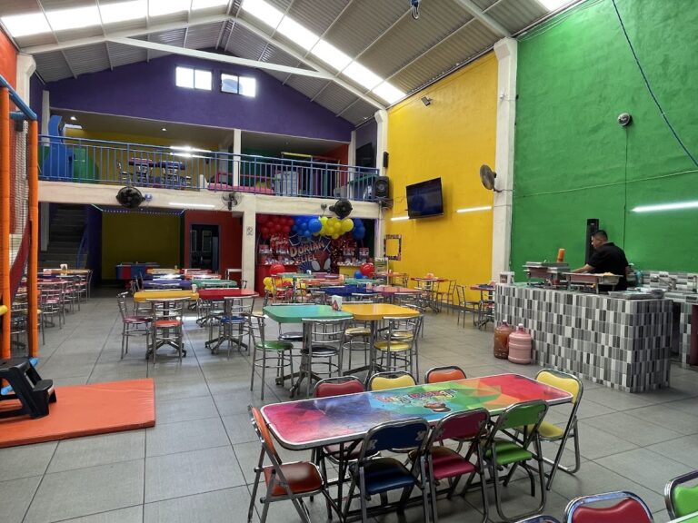 Foto de Salón de Fiestas Tinguiriringui